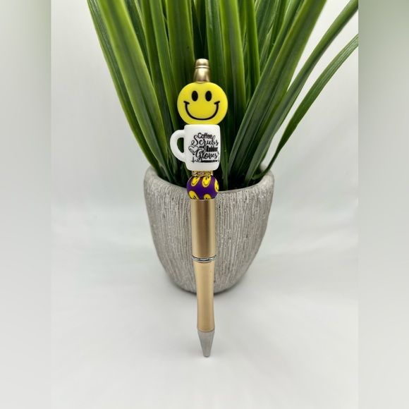 Smiley Face Medical Field Beaded Pen - Picture 2 of 3